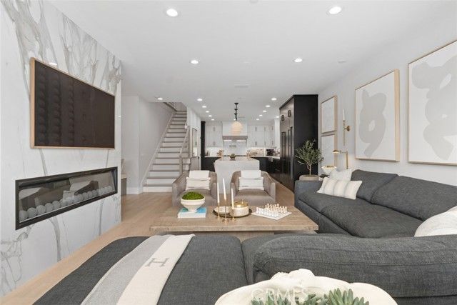 701 Poinsettia Avenue, Corona Del Mar (newport Beach), CA 92625