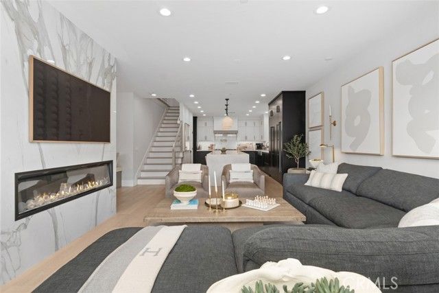 701 Poinsettia Avenue, Corona Del Mar (newport Beach), CA 92625