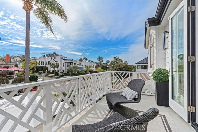 701 Poinsettia Avenue, Corona Del Mar (newport Beach), CA 92625