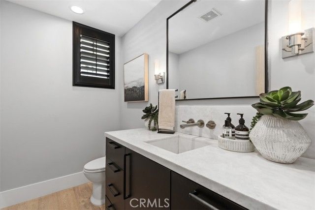 701 Poinsettia Avenue, Corona Del Mar (newport Beach), CA 92625