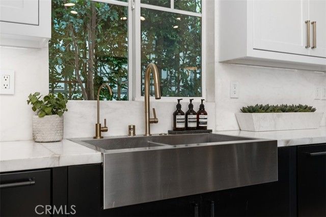 701 Poinsettia Avenue, Corona Del Mar (newport Beach), CA 92625