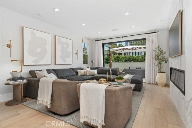 701 Poinsettia Avenue, Corona Del Mar (newport Beach), CA 92625