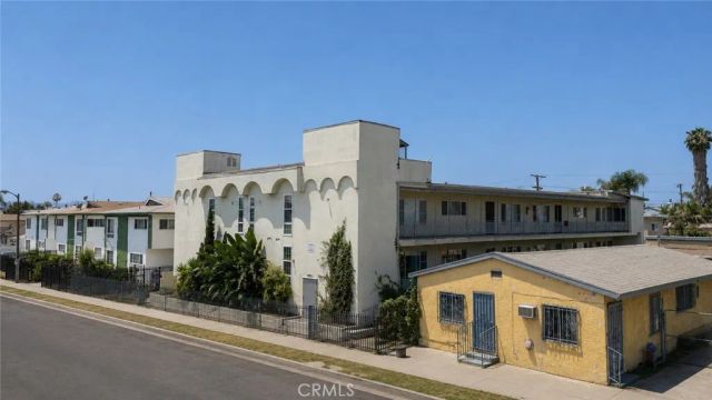 1683 S Longwood, Los Angeles, CA 90019