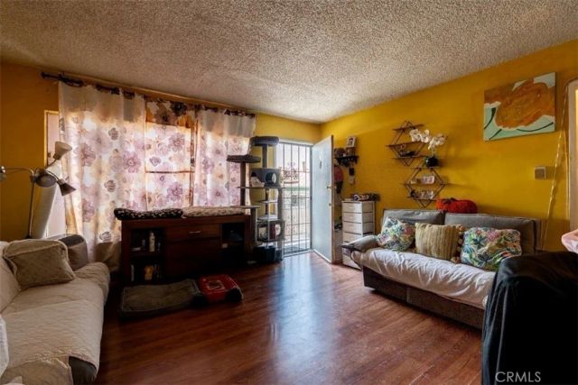 1683 S Longwood, Los Angeles, CA 90019