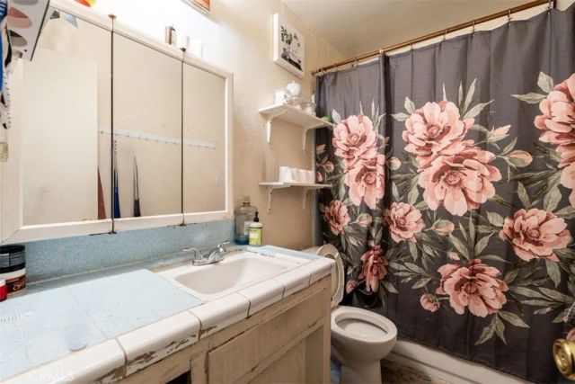 1683 S Longwood, Los Angeles, CA 90019