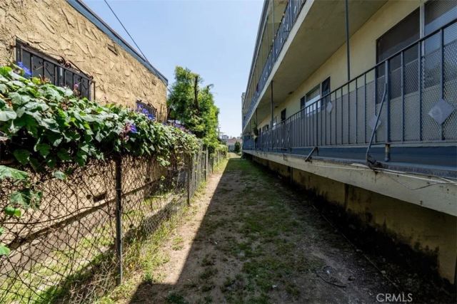 1683 S Longwood, Los Angeles, CA 90019