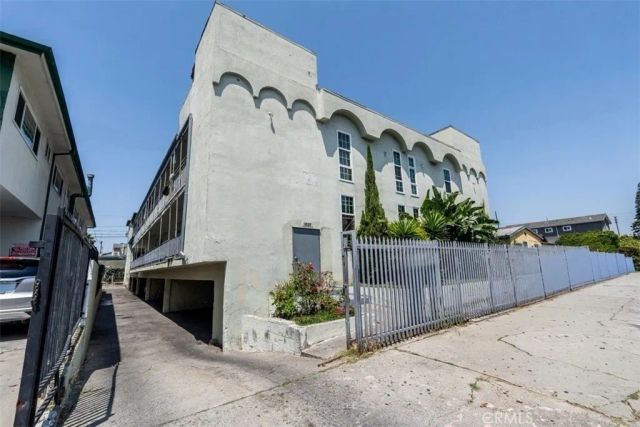 1683 S Longwood, Los Angeles, CA 90019