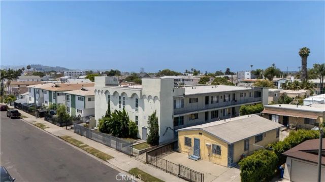 1683 S Longwood, Los Angeles, CA 90019