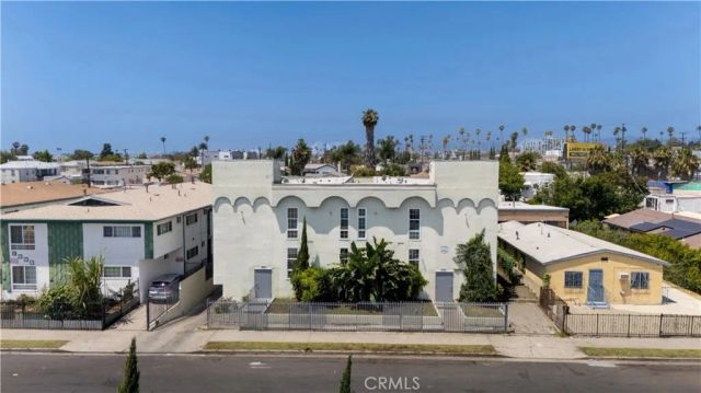 1683 S Longwood, Los Angeles, CA 90019