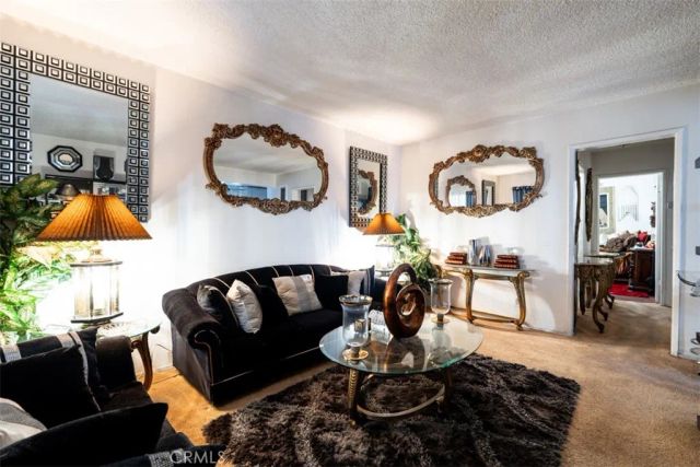 1683 S Longwood, Los Angeles, CA 90019