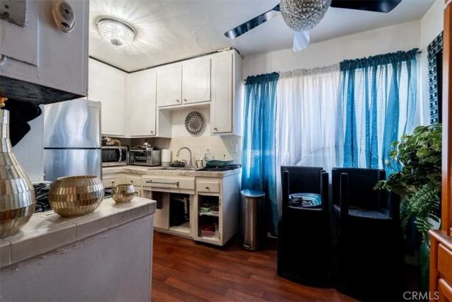 1683 S Longwood, Los Angeles, CA 90019