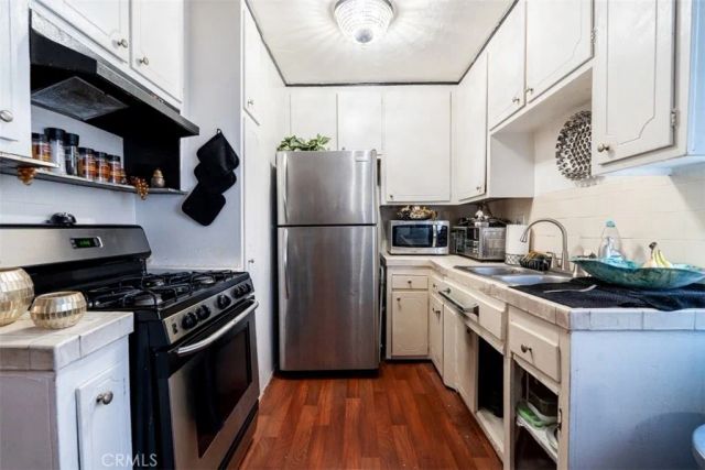 1683 S Longwood, Los Angeles, CA 90019