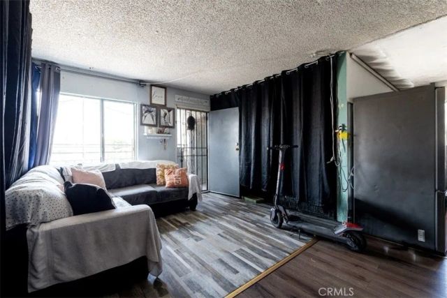 1683 S Longwood, Los Angeles, CA 90019