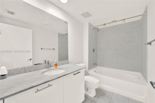 950 Brickell Bay Dr 802, Miami, FL 33131
