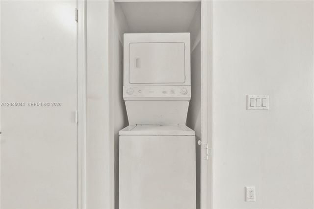 950 Brickell Bay Dr 802, Miami, FL 33131