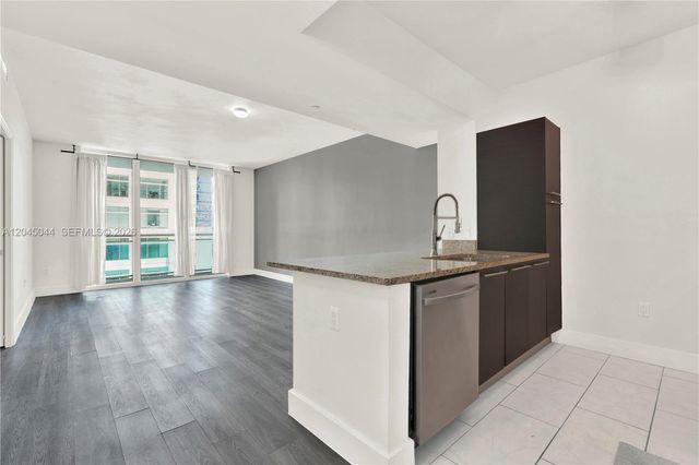 950 Brickell Bay Dr 802, Miami, FL 33131