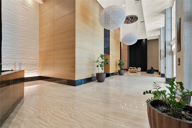 950 Brickell Bay Dr 802, Miami, FL 33131