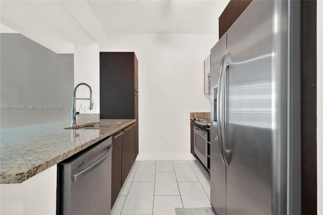 950 Brickell Bay Dr 802, Miami, FL 33131
