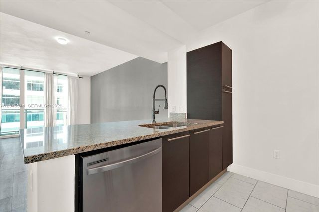950 Brickell Bay Dr 802, Miami, FL 33131