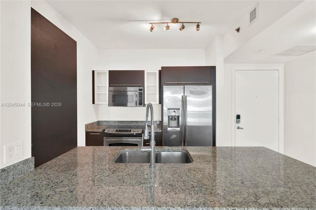 950 Brickell Bay Dr 802, Miami, FL 33131