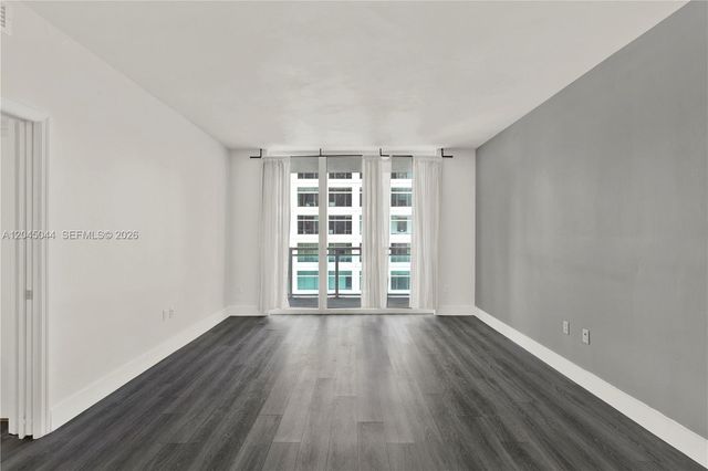 950 Brickell Bay Dr 802, Miami, FL 33131