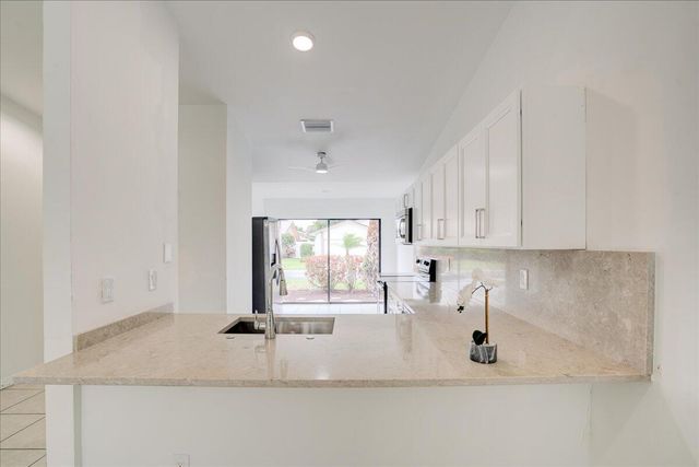 3 Fawlkland Circle, Boynton Beach, FL 33426