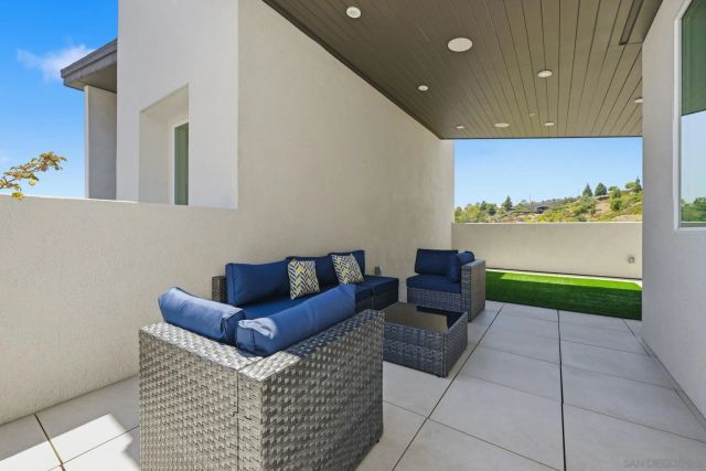 2806 Avella Cir, San Diego, CA 92108