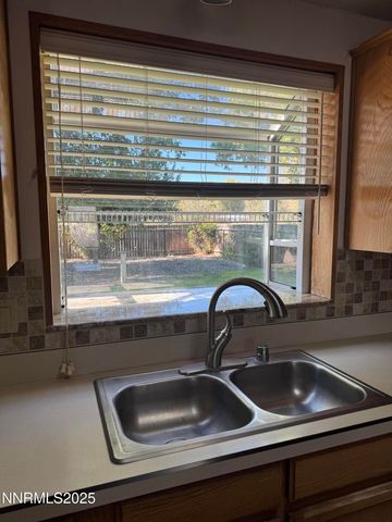 3255 Upper Valley Road, Lovelock, NV 89419