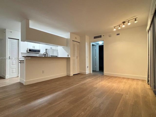 460 S Park Road 101, Hollywood, FL 33021