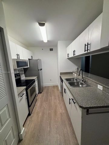 460 S Park Road 101, Hollywood, FL 33021