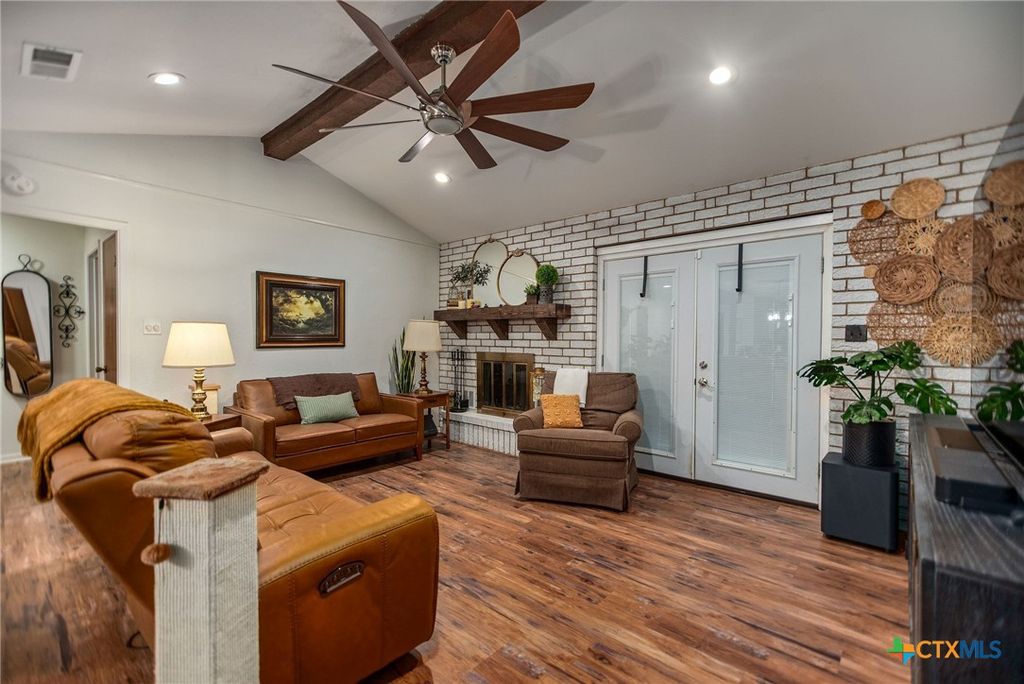 Image 10 of property listing at 1601 Avalon Street, Port Lavaca, TX 77979