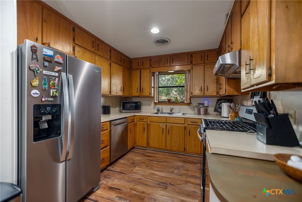 Image 11 of property listing at 1601 Avalon Street, Port Lavaca, TX 77979