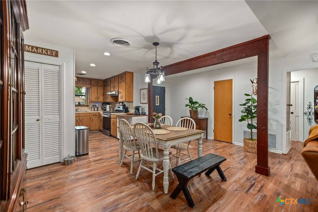 Image 12 of property listing at 1601 Avalon Street, Port Lavaca, TX 77979