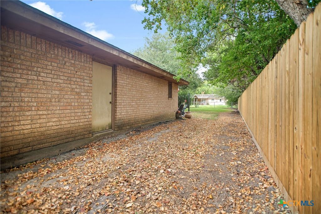 Image 25 of property listing at 1601 Avalon Street, Port Lavaca, TX 77979