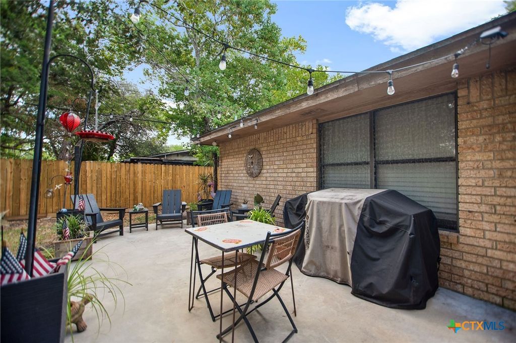 Image 3 of property listing at 1601 Avalon Street, Port Lavaca, TX 77979