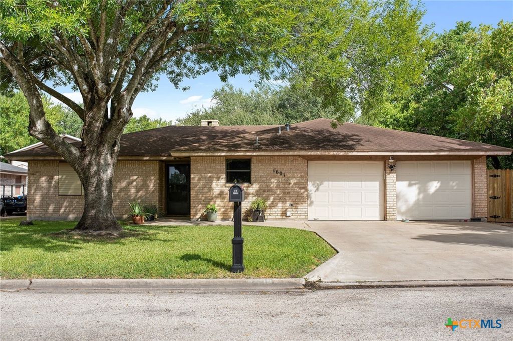 Image 33 of property listing at 1601 Avalon Street, Port Lavaca, TX 77979