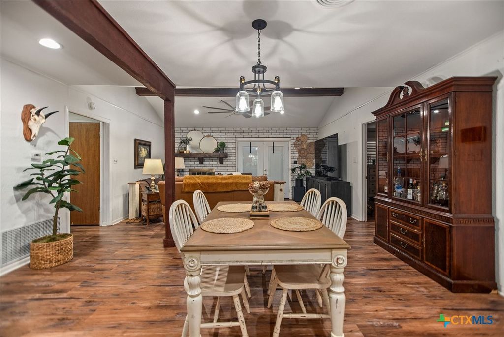 Image 6 of property listing at 1601 Avalon Street, Port Lavaca, TX 77979