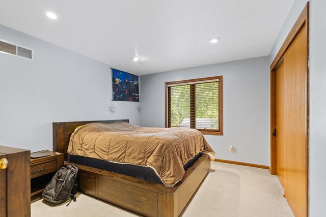 8900 S Shepard AVENUE, Oak Creek, WI 53154