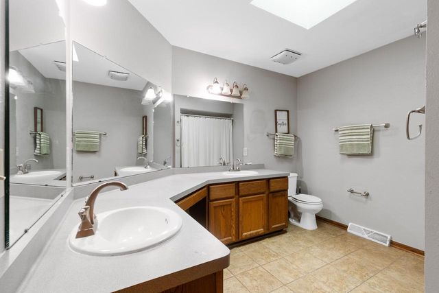 8900 S Shepard AVENUE, Oak Creek, WI 53154
