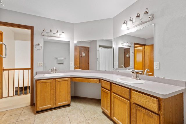 8900 S Shepard AVENUE, Oak Creek, WI 53154
