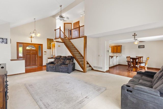 8900 S Shepard AVENUE, Oak Creek, WI 53154