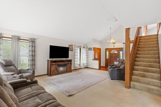 8900 S Shepard AVENUE, Oak Creek, WI 53154