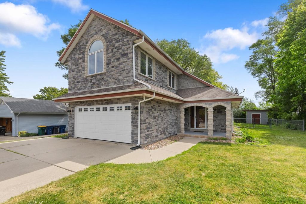8900 S Shepard AVENUE, Oak Creek, WI 53154