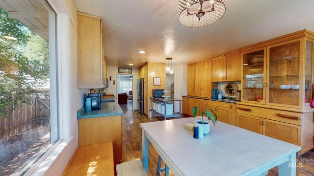243 8th Ave E, Twin Falls, ID 83301