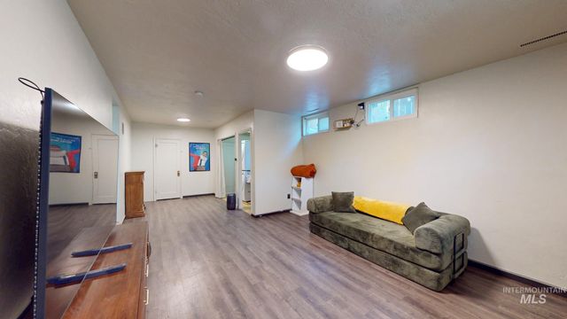 243 8th Ave E, Twin Falls, ID 83301