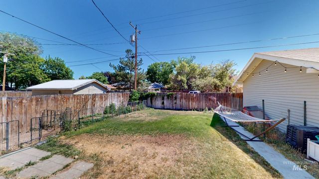 243 8th Ave E, Twin Falls, ID 83301