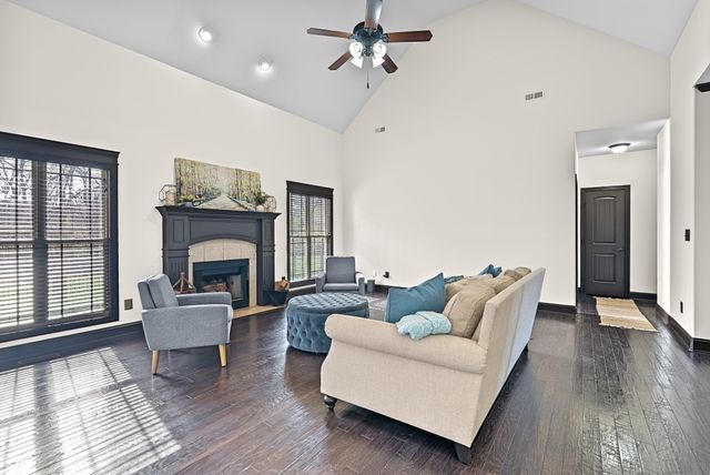 2142 Trieste Trl, Adams, TN 37010