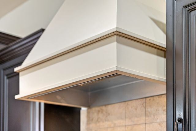 2142 Trieste Trl, Adams, TN 37010