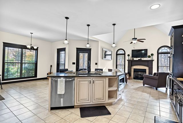 2142 Trieste Trl, Adams, TN 37010