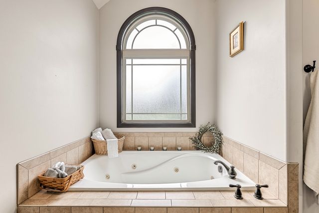 2142 Trieste Trl, Adams, TN 37010